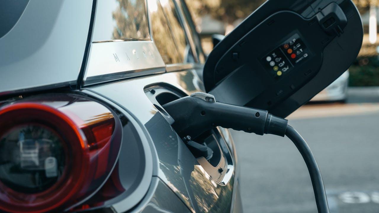 Guía 2025 para elegir tu cargador doméstico de coche eléctrico (7,4 kW vs 11 kW vs 22 kW)