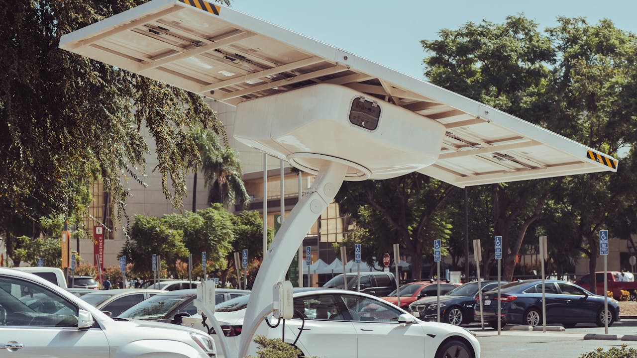 Tarifa solar para vehículos eléctricos: consejos para ahorrar en la factura de la luz